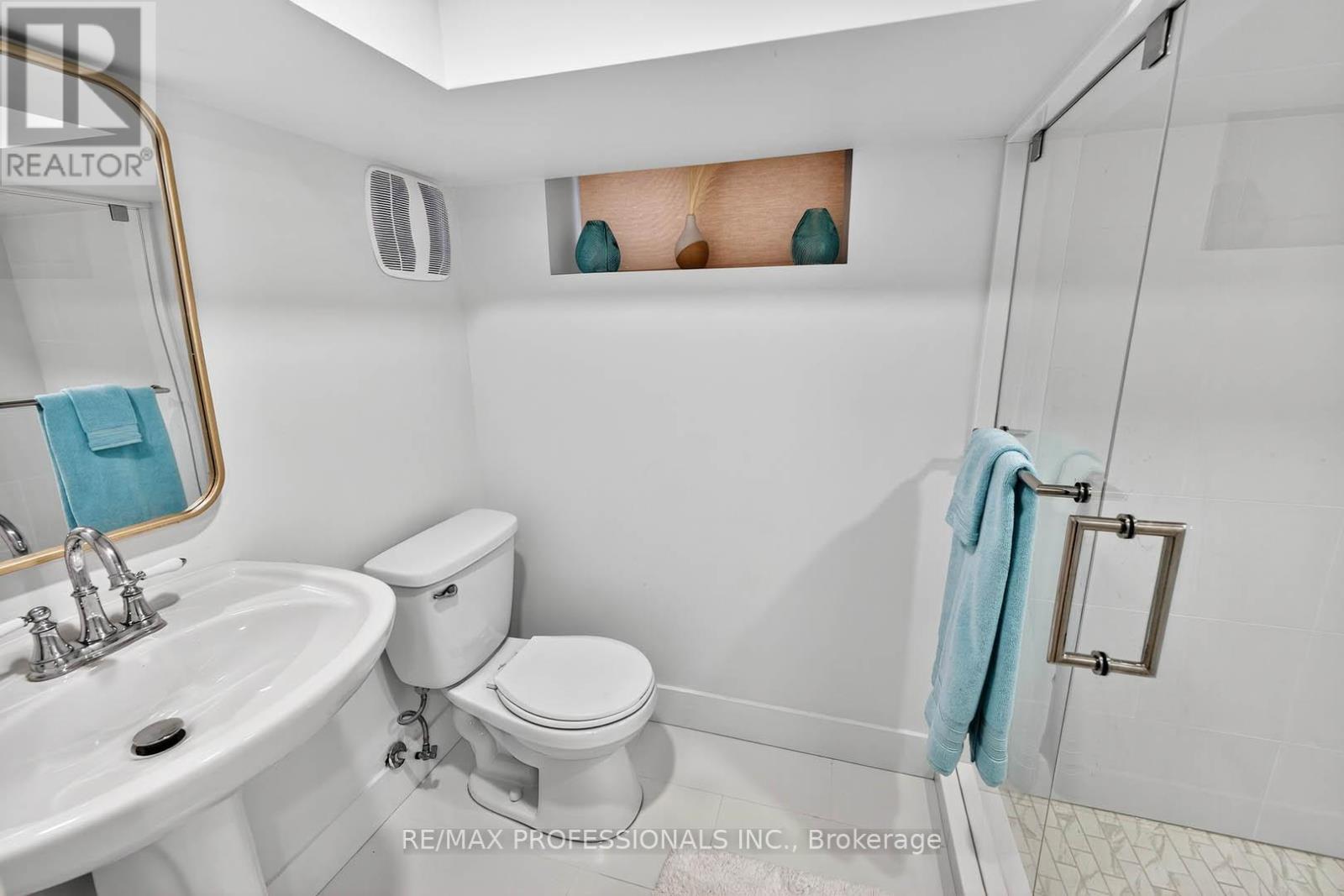 22 Ninth Street, Toronto, Ontario  M8V 3E3 - Photo 17 - W12486488