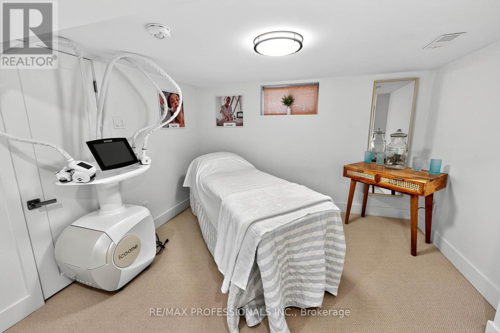 22 Ninth Street, Toronto, Ontario  M8V 3E3 - Photo 39 - W12486488