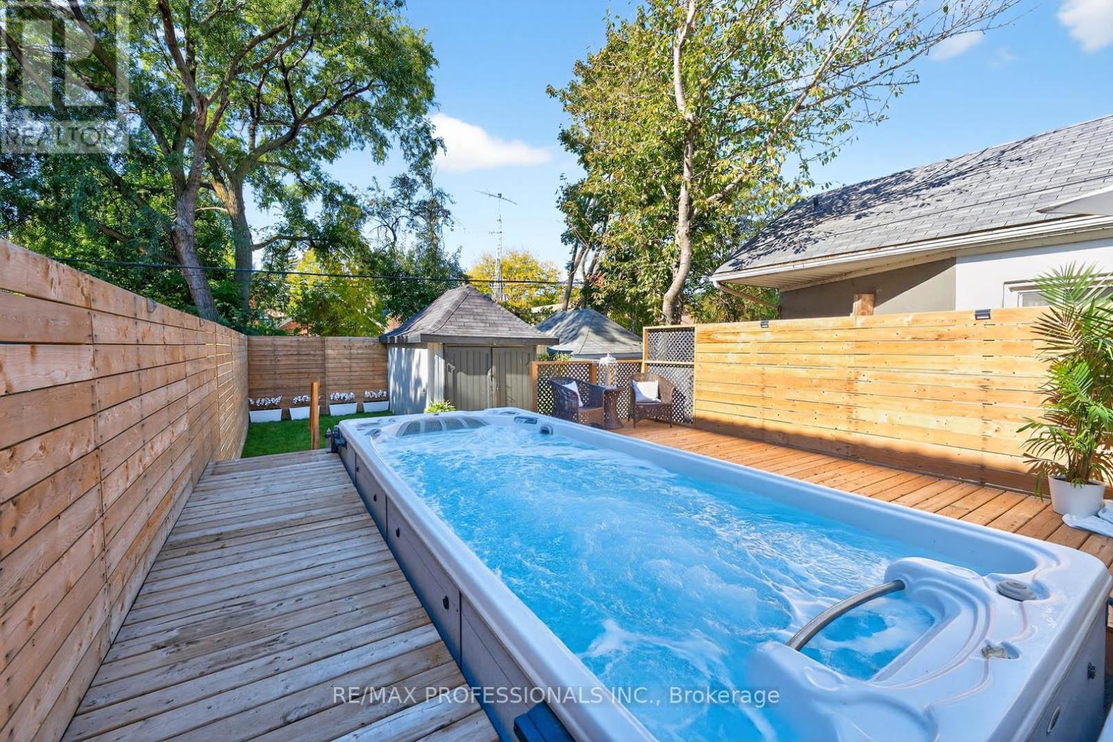 22 Ninth Street, Toronto, Ontario  M8V 3E3 - Photo 42 - W12486488