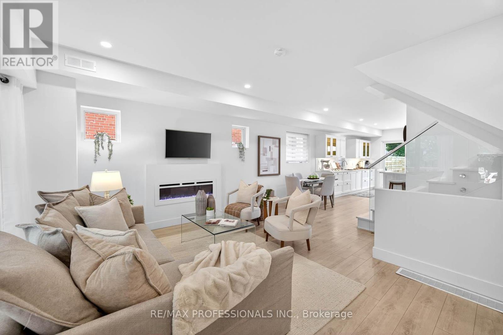 22 Ninth Street, Toronto, Ontario  M8V 3E3 - Photo 7 - W12486488