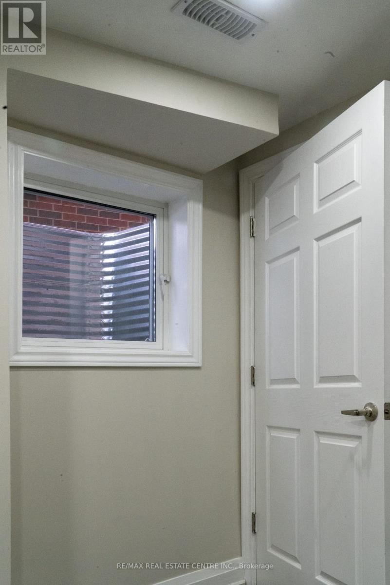 5 Streamline Drive, Brampton (Madoc), Ontario  L6V 4S6 - Photo 37 - W12486499