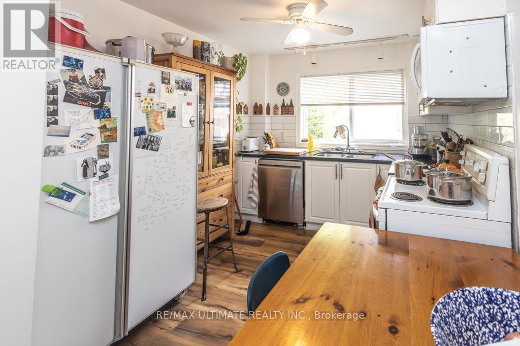 39 Laws Street, Toronto, Ontario  M6P 2Y8 - Photo 10 - W12486501