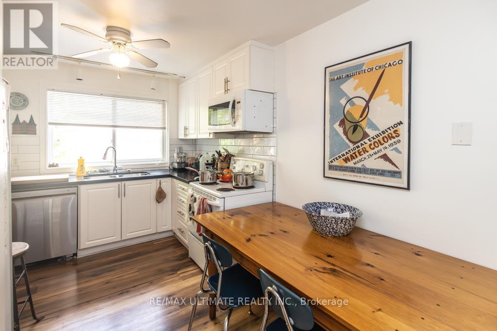 39 Laws Street, Toronto, Ontario  M6P 2Y8 - Photo 11 - W12486501