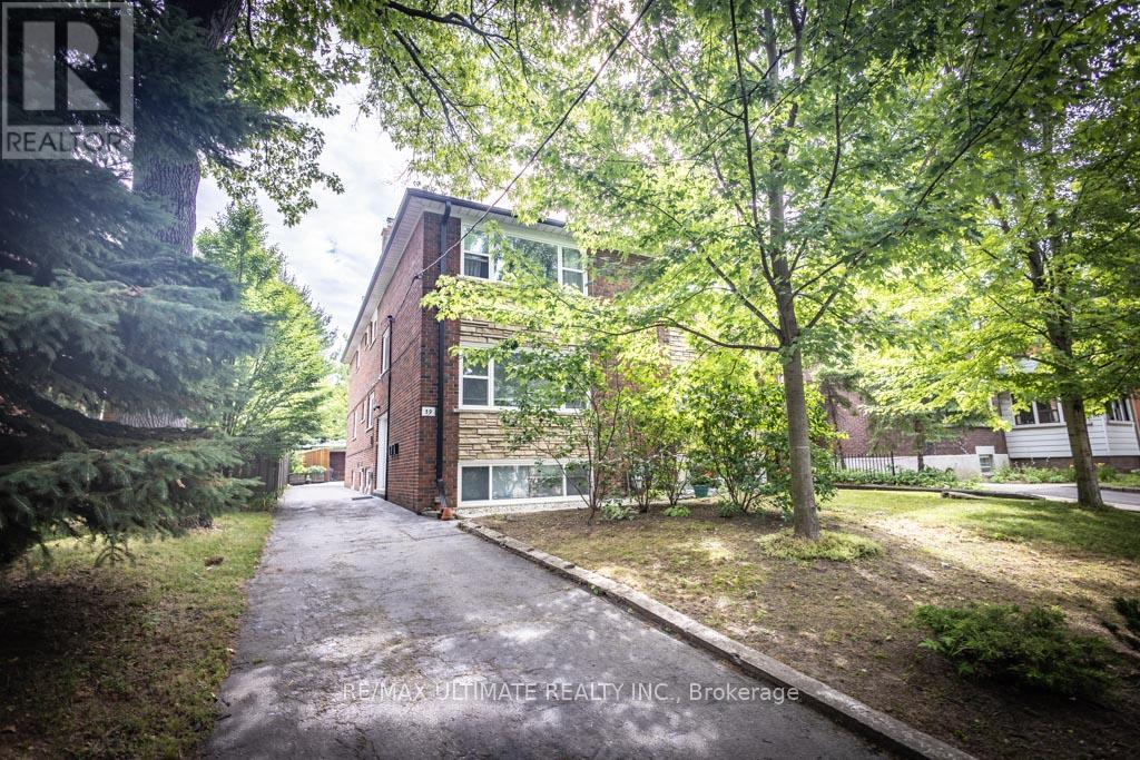 39 Laws Street, Toronto, Ontario  M6P 2Y8 - Photo 2 - W12486501