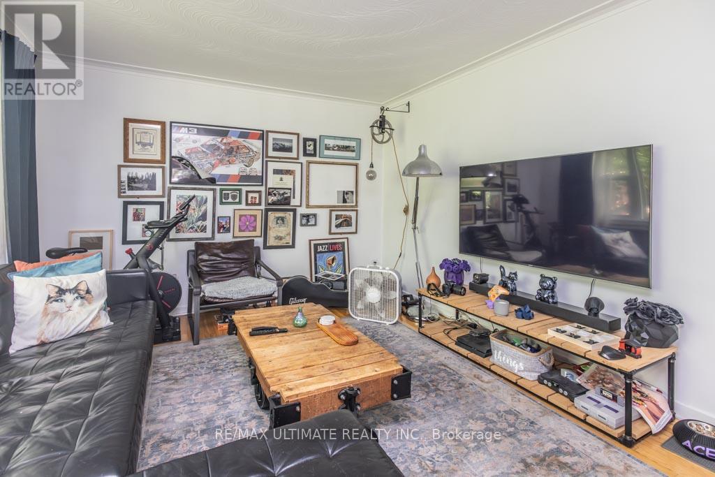 39 Laws Street, Toronto, Ontario  M6P 2Y8 - Photo 23 - W12486501