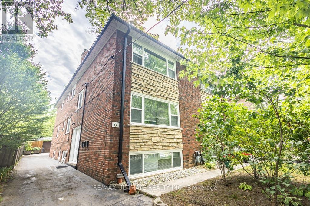 39 Laws Street, Toronto, Ontario  M6P 2Y8 - Photo 4 - W12486501