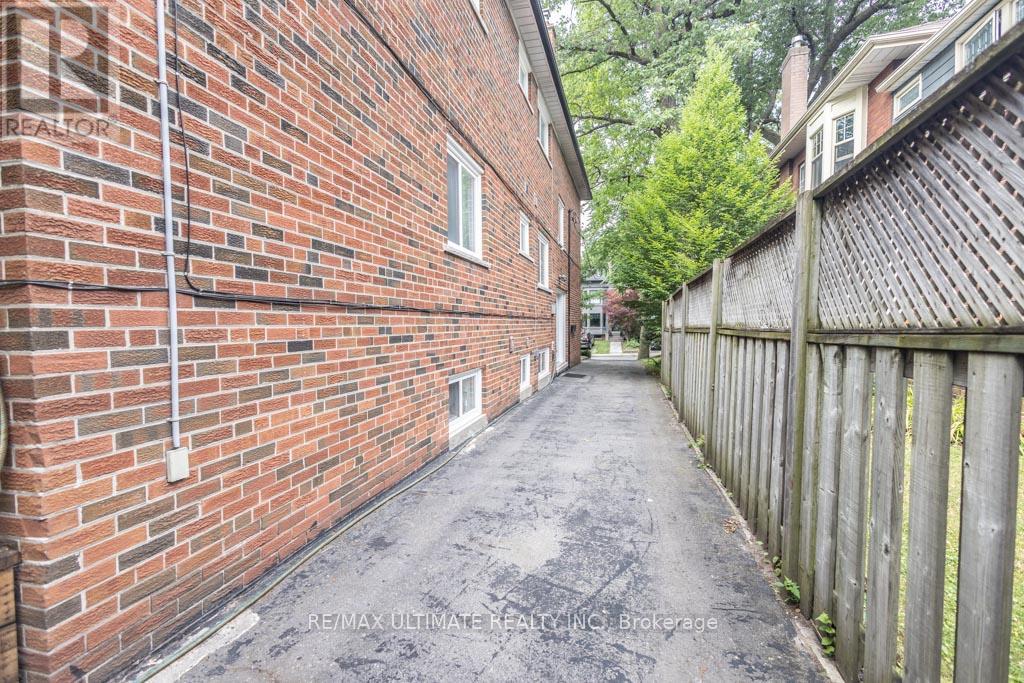 39 Laws Street, Toronto, Ontario  M6P 2Y8 - Photo 44 - W12486501