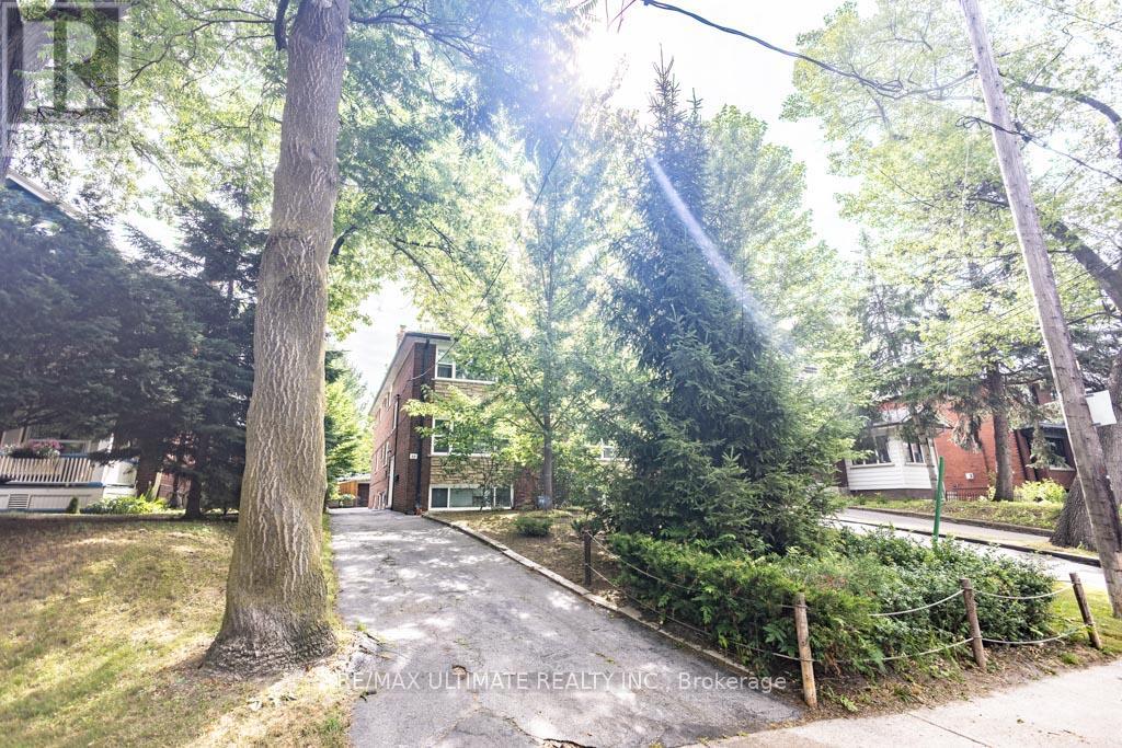 39 Laws Street, Toronto, Ontario  M6P 2Y8 - Photo 5 - W12486501