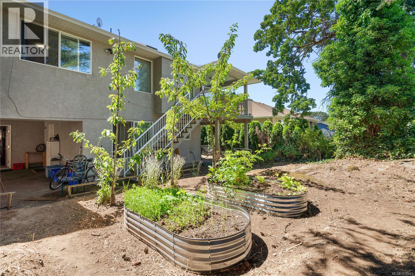 4202 Quadra St, Saanich, British Columbia  V8X 1L4 - Photo 46 - 1018461