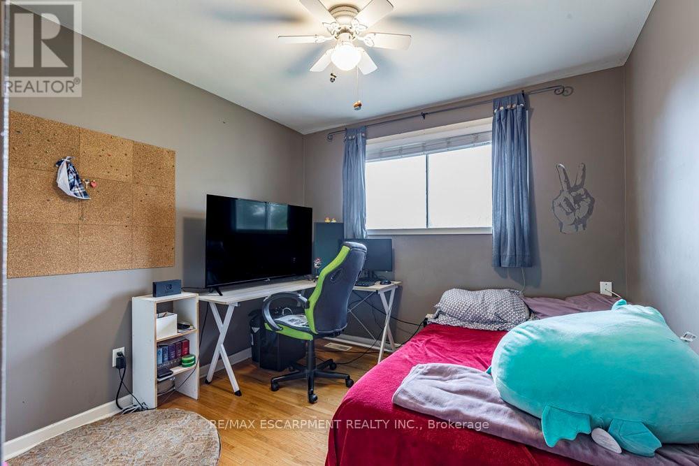 6871 Corwin Crescent, Niagara Falls, Ontario  L2G 2M9 - Photo 12 - X12486391