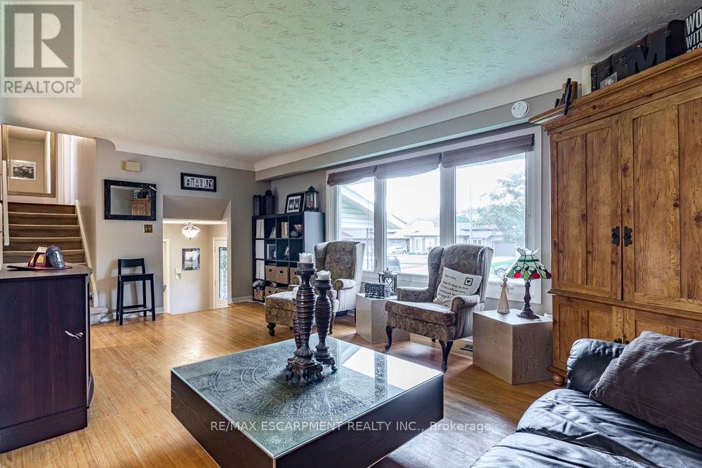 6871 Corwin Crescent, Niagara Falls, Ontario  L2G 2M9 - Photo 3 - X12486391