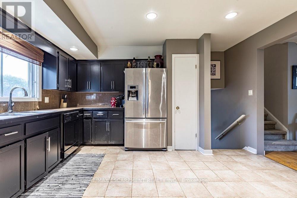 6871 Corwin Crescent, Niagara Falls, Ontario  L2G 2M9 - Photo 7 - X12486391