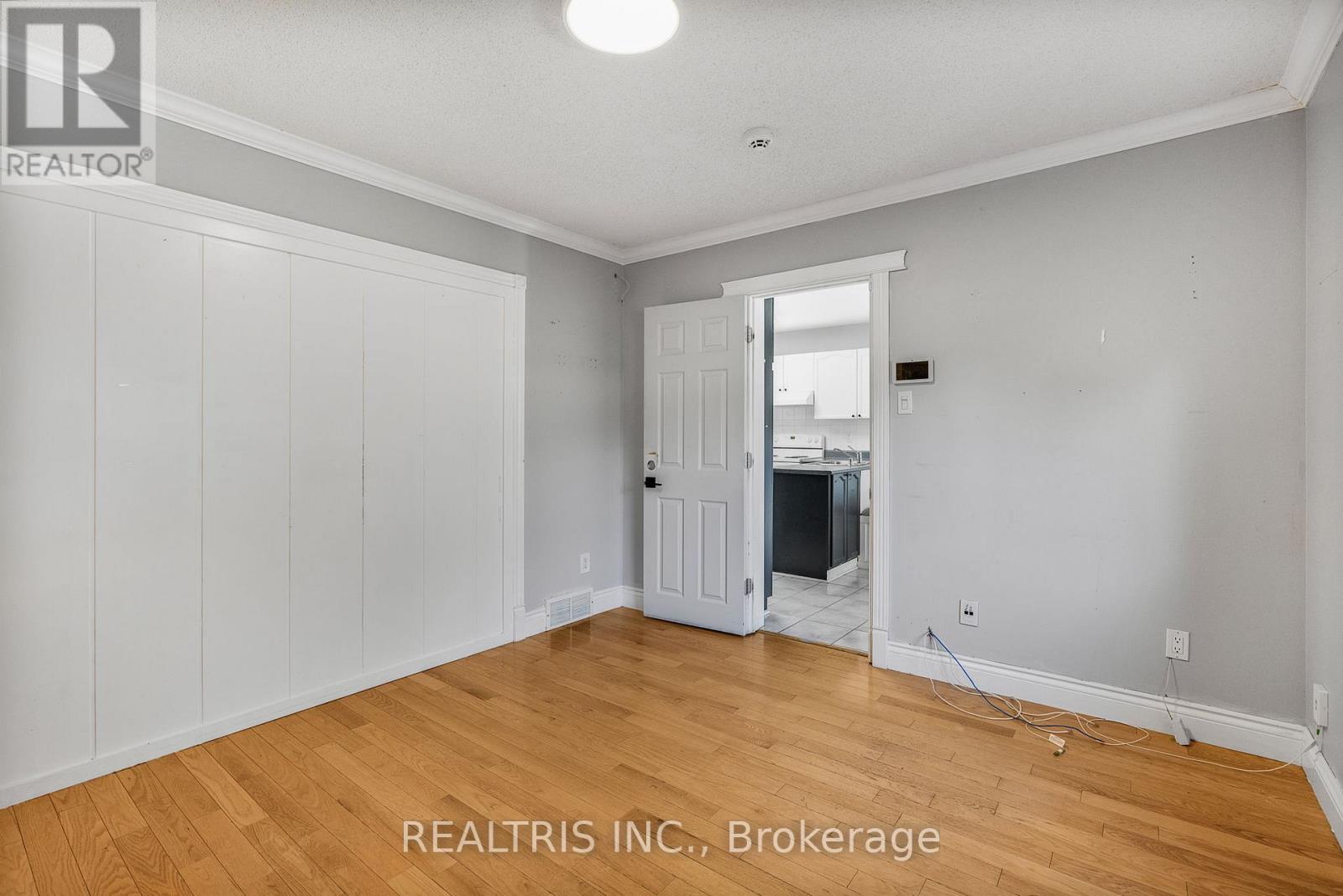 1905 Des Epinettes Avenue, Ottawa, Ontario  K1C 6P6 - Photo 14 - X12486458