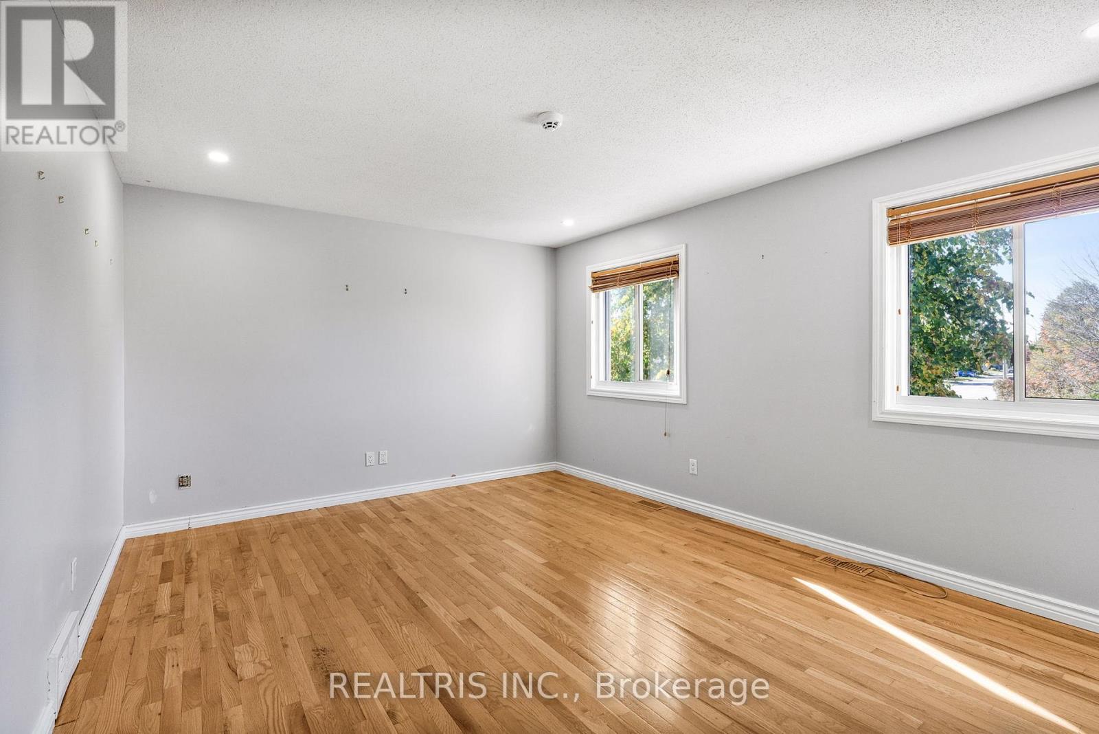 1905 Des Epinettes Avenue, Ottawa, Ontario  K1C 6P6 - Photo 15 - X12486458