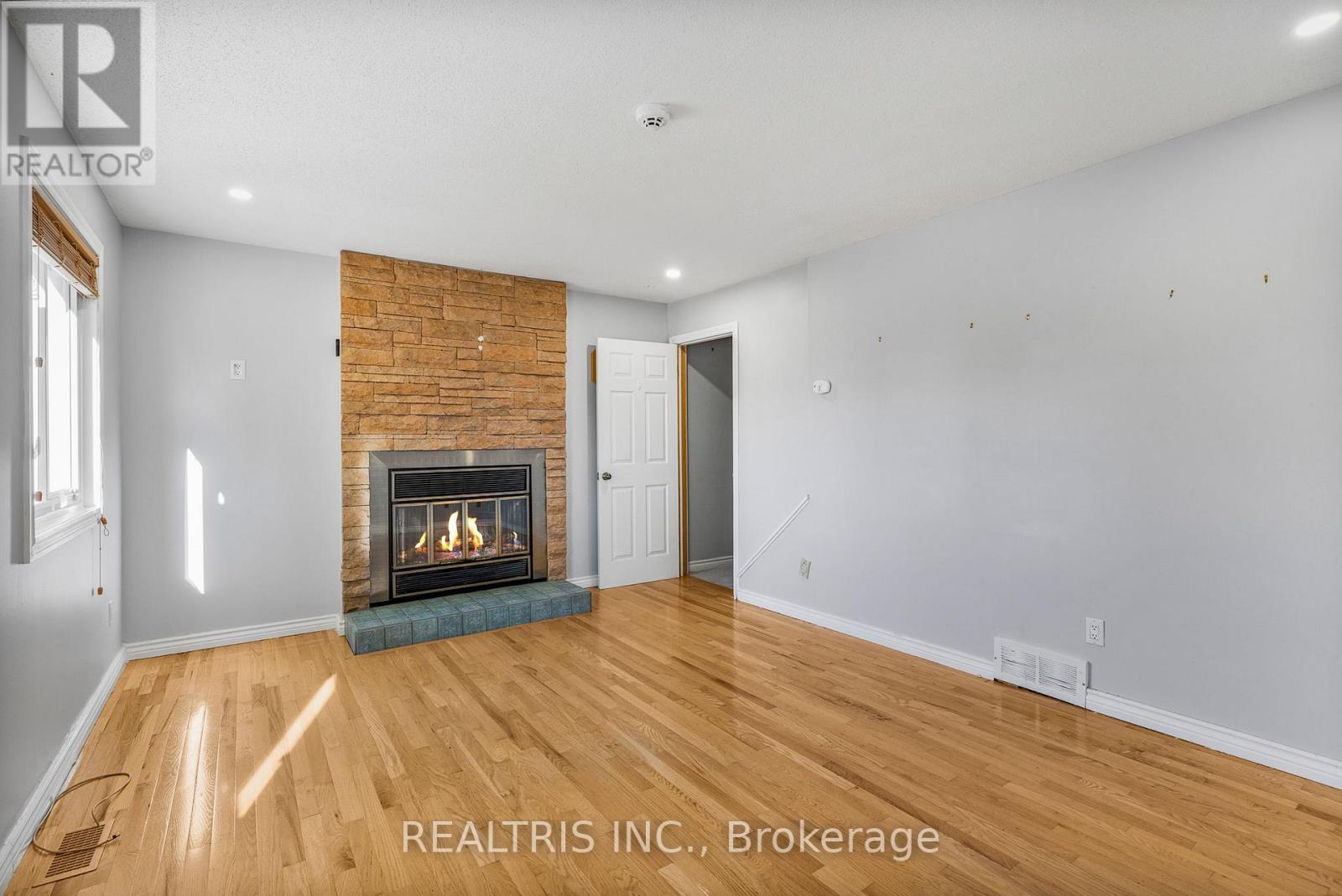 1905 Des Epinettes Avenue, Ottawa, Ontario  K1C 6P6 - Photo 16 - X12486458