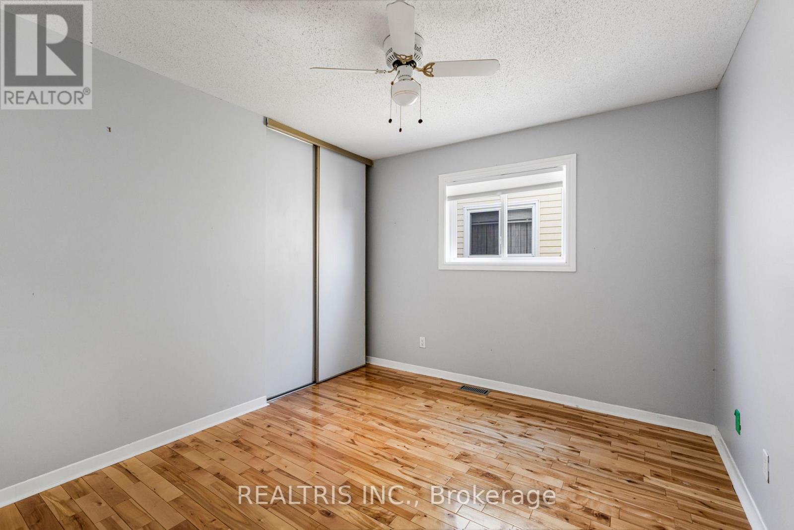 1905 Des Epinettes Avenue, Ottawa, Ontario  K1C 6P6 - Photo 18 - X12486458