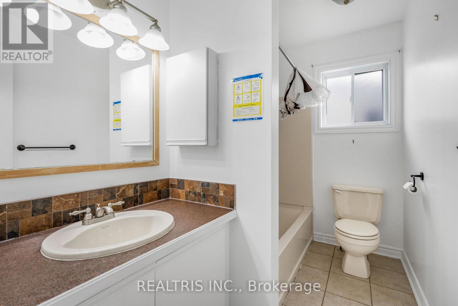 1905 Des Epinettes Avenue, Ottawa, Ontario  K1C 6P6 - Photo 20 - X12486458