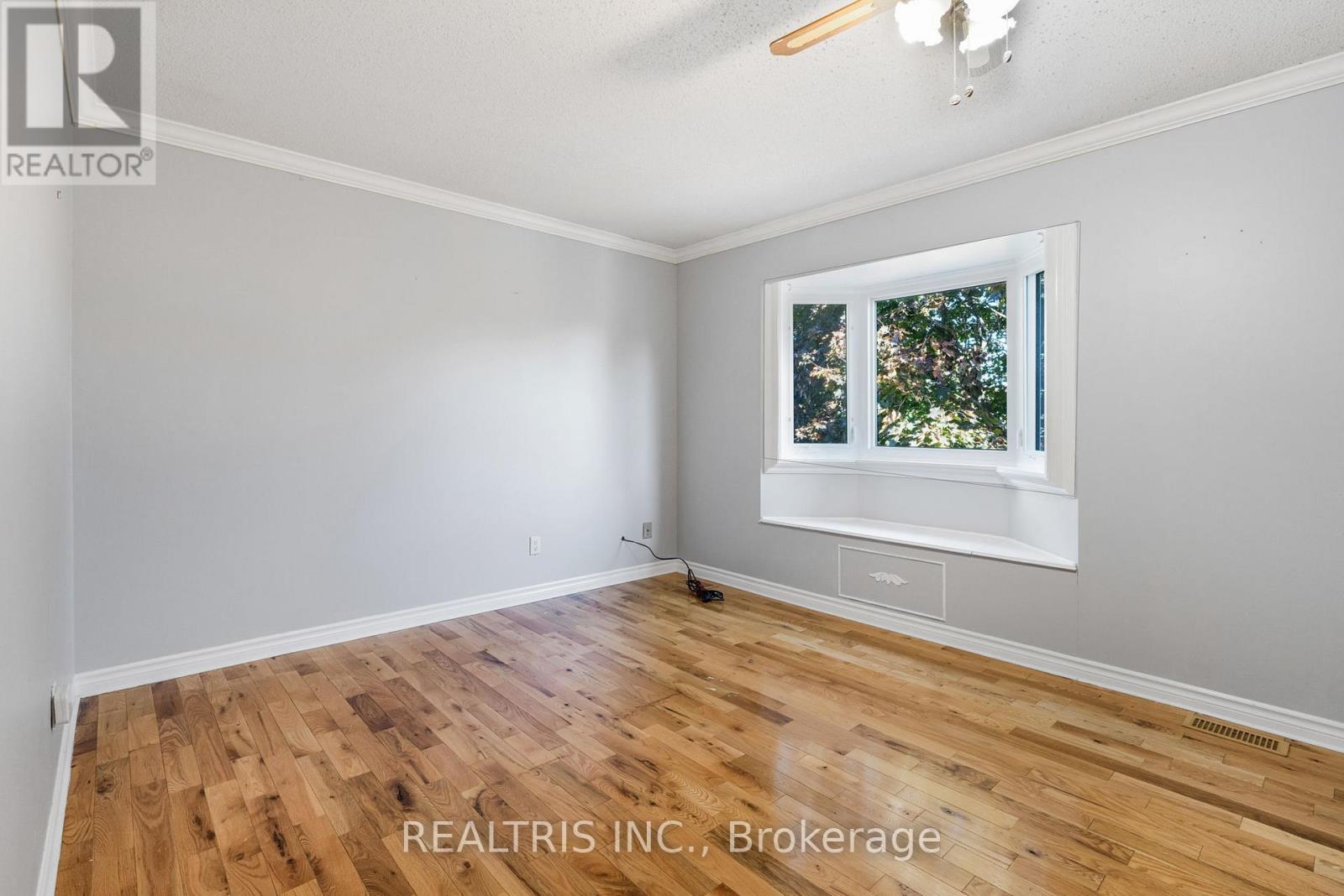 1905 Des Epinettes Avenue, Ottawa, Ontario  K1C 6P6 - Photo 21 - X12486458