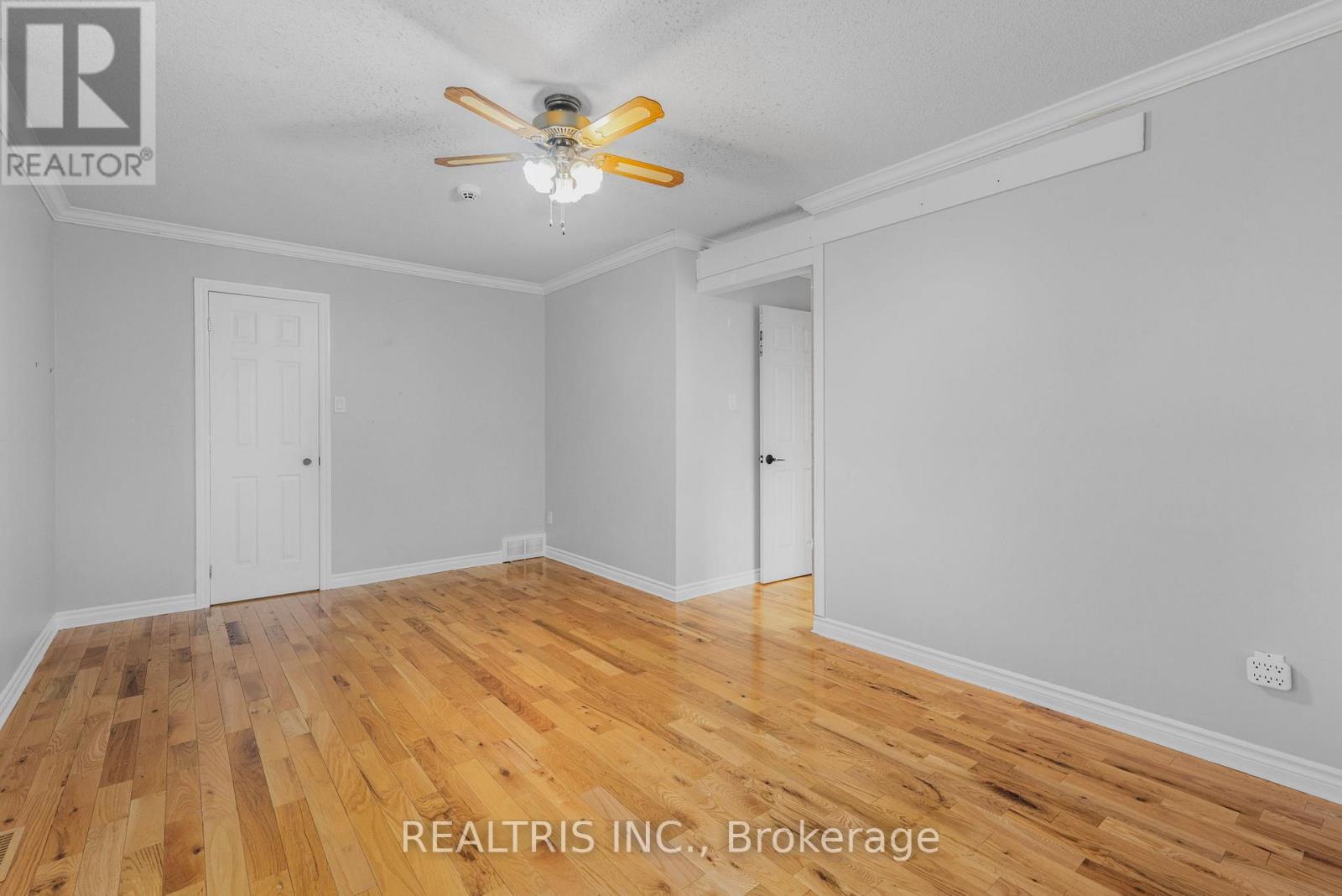 1905 Des Epinettes Avenue, Ottawa, Ontario  K1C 6P6 - Photo 22 - X12486458