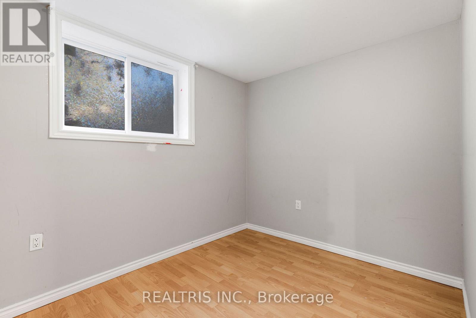 1905 Des Epinettes Avenue, Ottawa, Ontario  K1C 6P6 - Photo 25 - X12486458