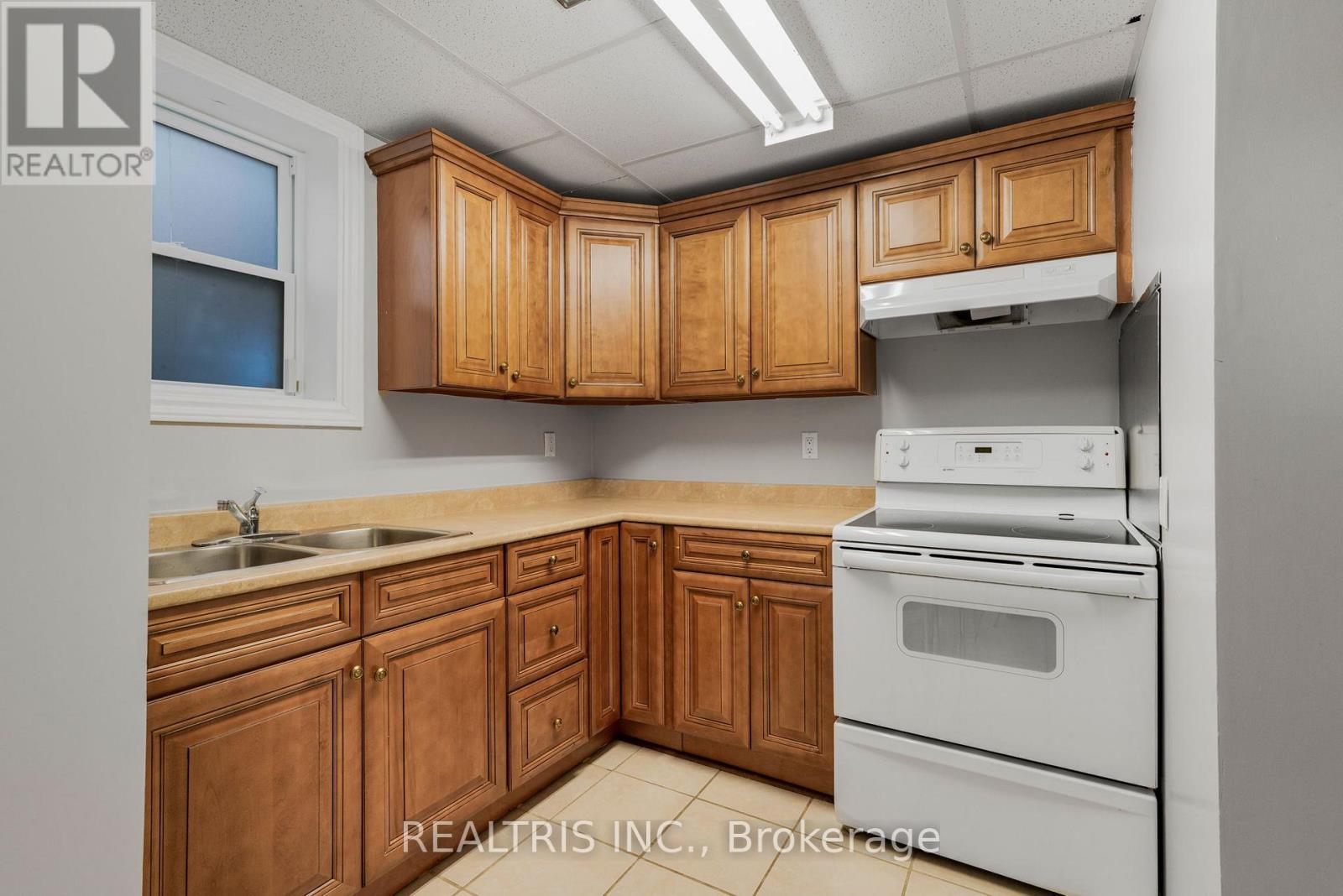 1905 Des Epinettes Avenue, Ottawa, Ontario  K1C 6P6 - Photo 26 - X12486458