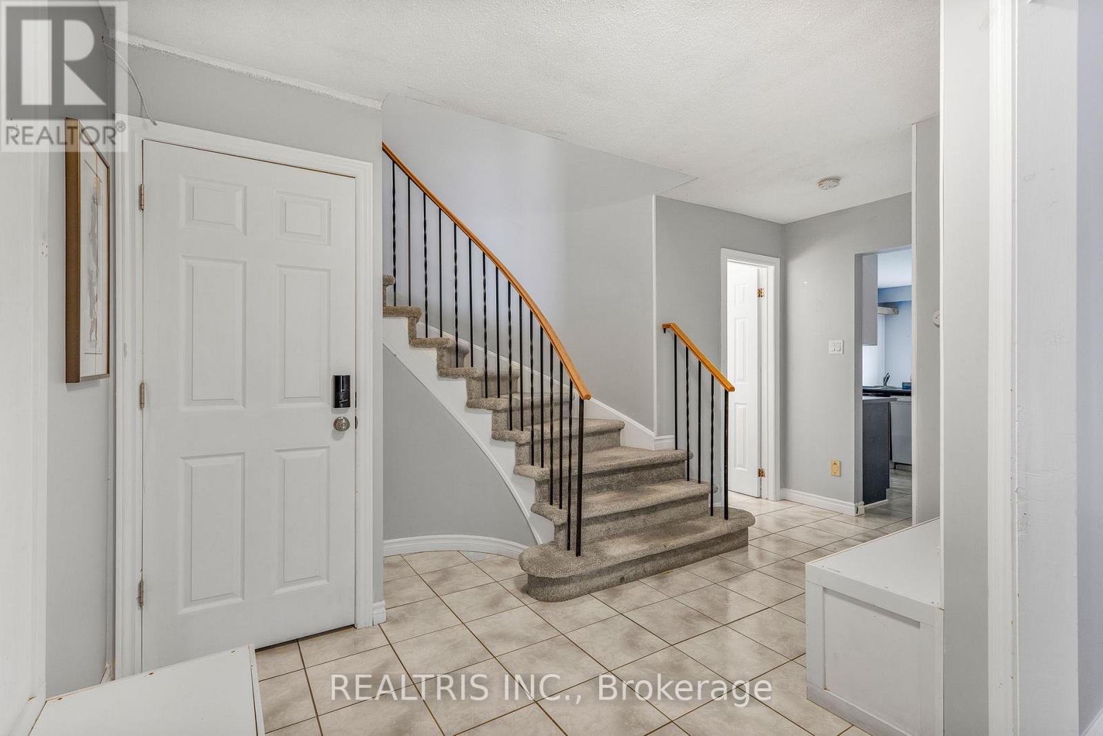 1905 Des Epinettes Avenue, Ottawa, Ontario  K1C 6P6 - Photo 6 - X12486458