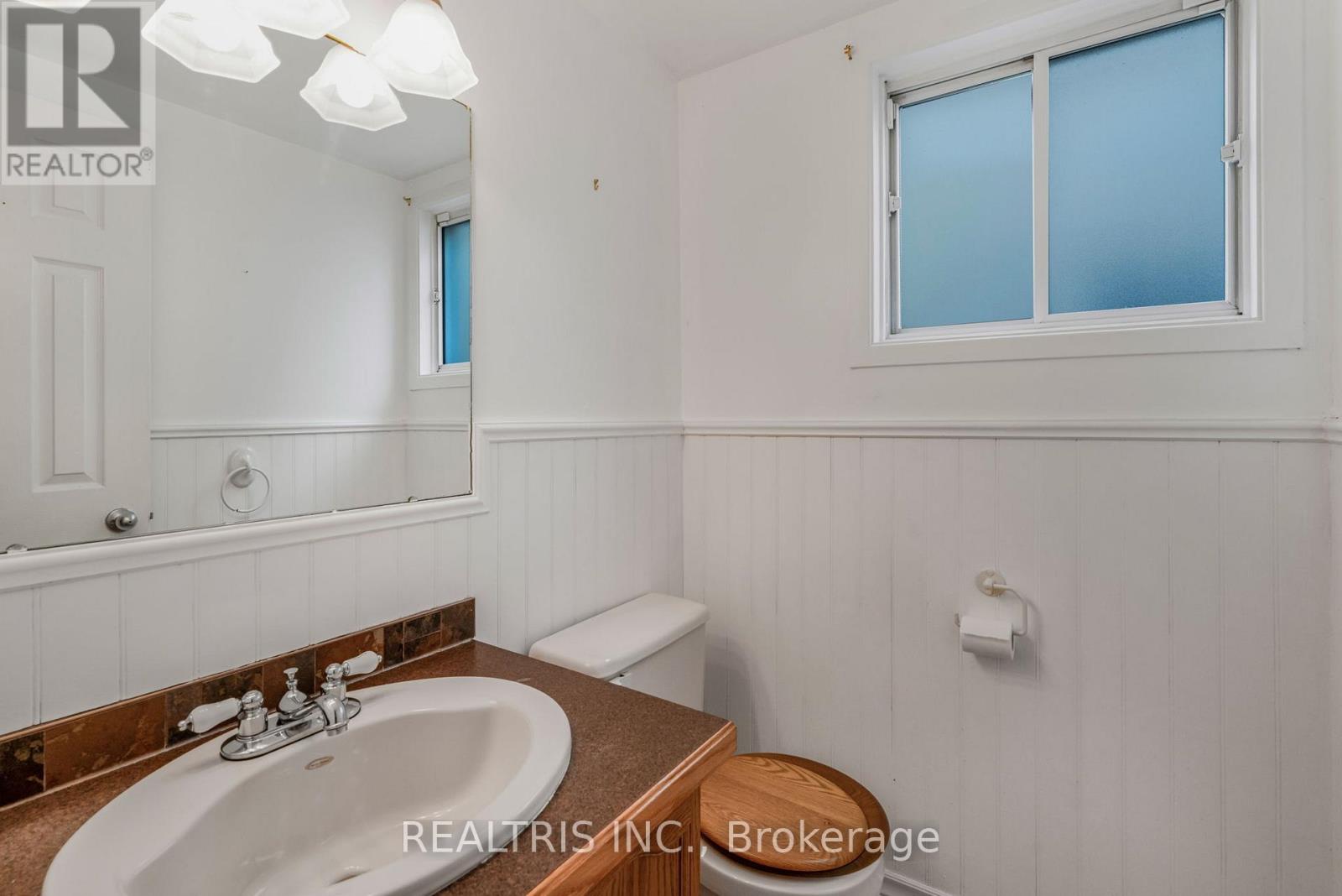 1905 Des Epinettes Avenue, Ottawa, Ontario  K1C 6P6 - Photo 7 - X12486458