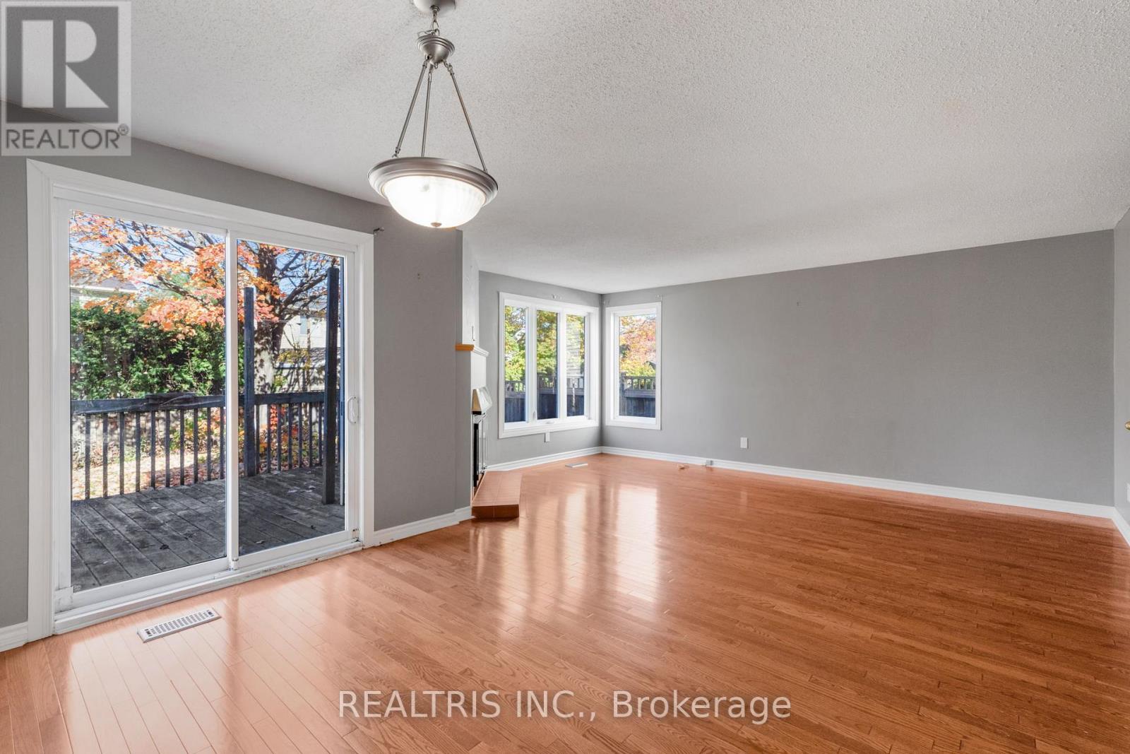 1598 Meadowfield Place, Ottawa, Ontario  K1C 5V6 - Photo 10 - X12486459