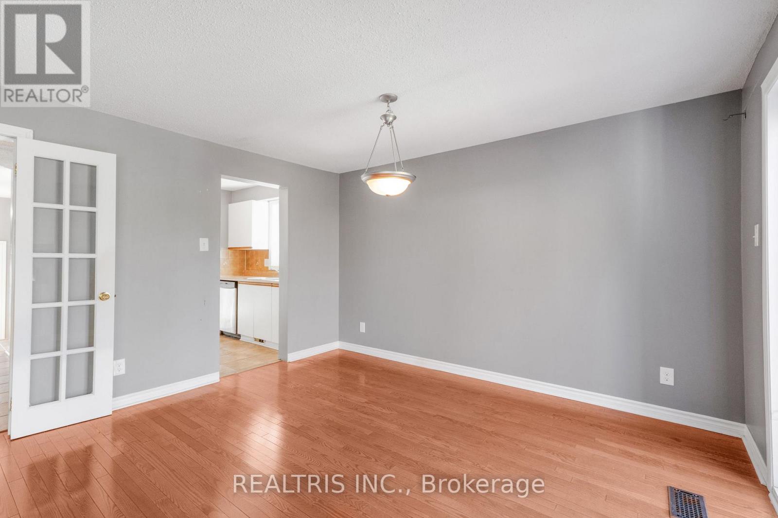 1598 Meadowfield Place, Ottawa, Ontario  K1C 5V6 - Photo 12 - X12486459