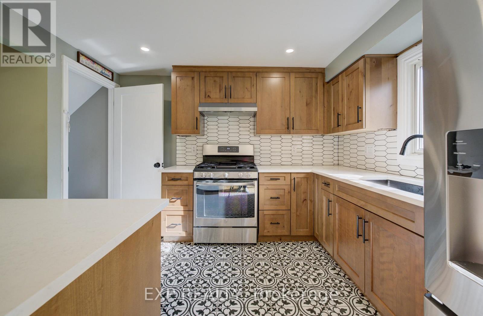 215 Preston Parkway, Cambridge, Ontario  N3H 4Z5 - Photo 11 - X12486463