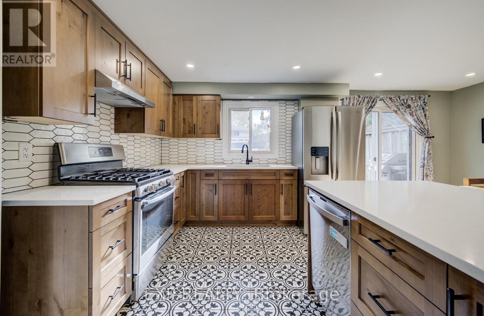 215 Preston Parkway, Cambridge, Ontario  N3H 4Z5 - Photo 13 - X12486463