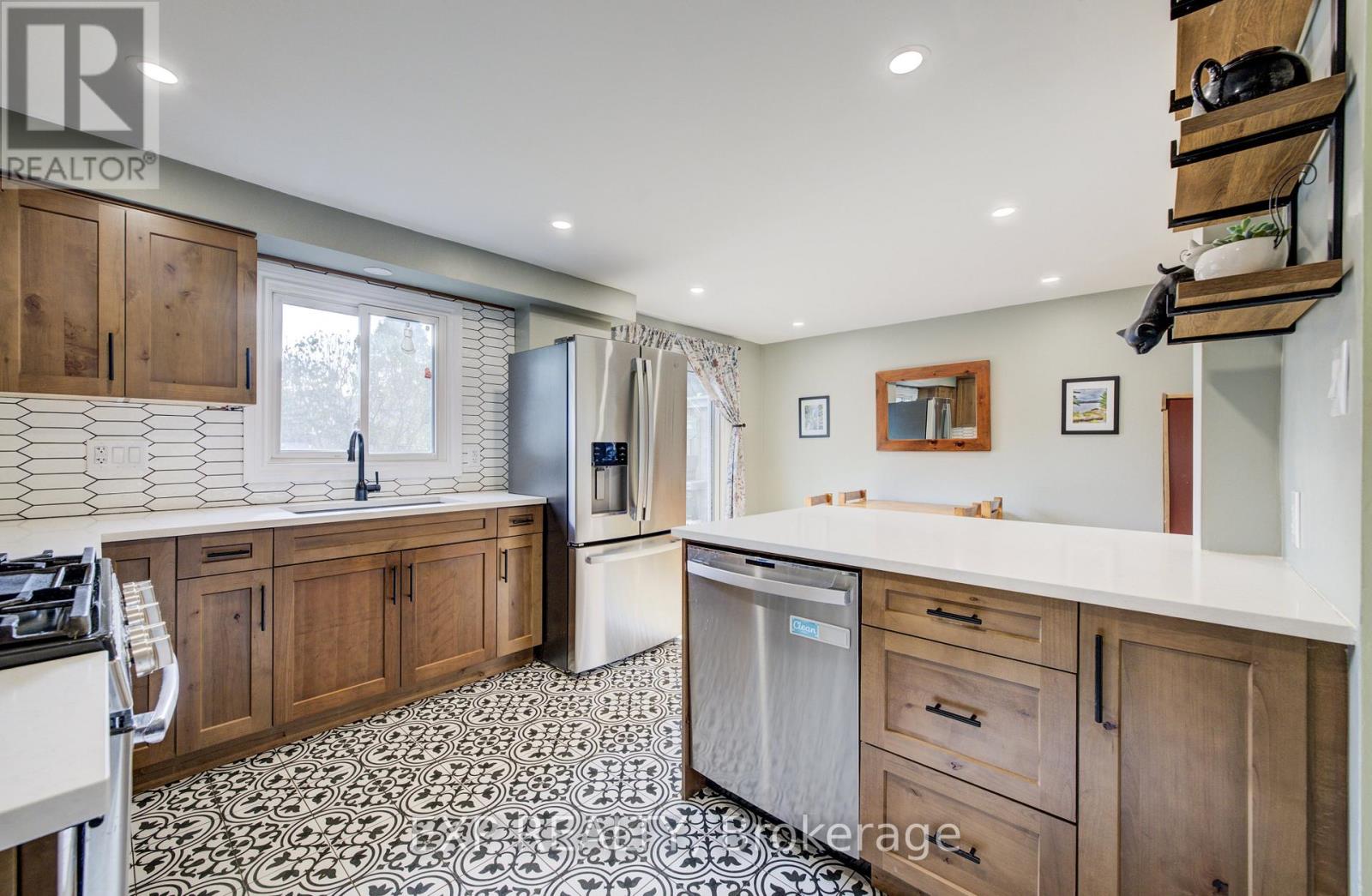 215 Preston Parkway, Cambridge, Ontario  N3H 4Z5 - Photo 14 - X12486463