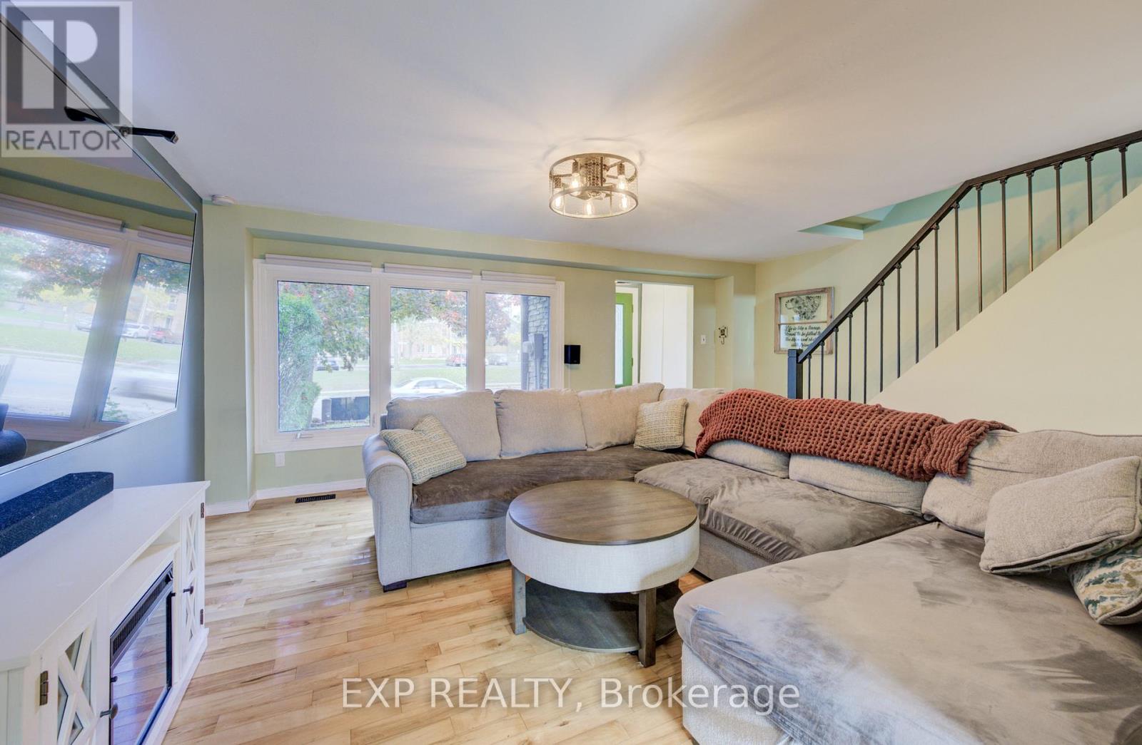 215 Preston Parkway, Cambridge, Ontario  N3H 4Z5 - Photo 4 - X12486463