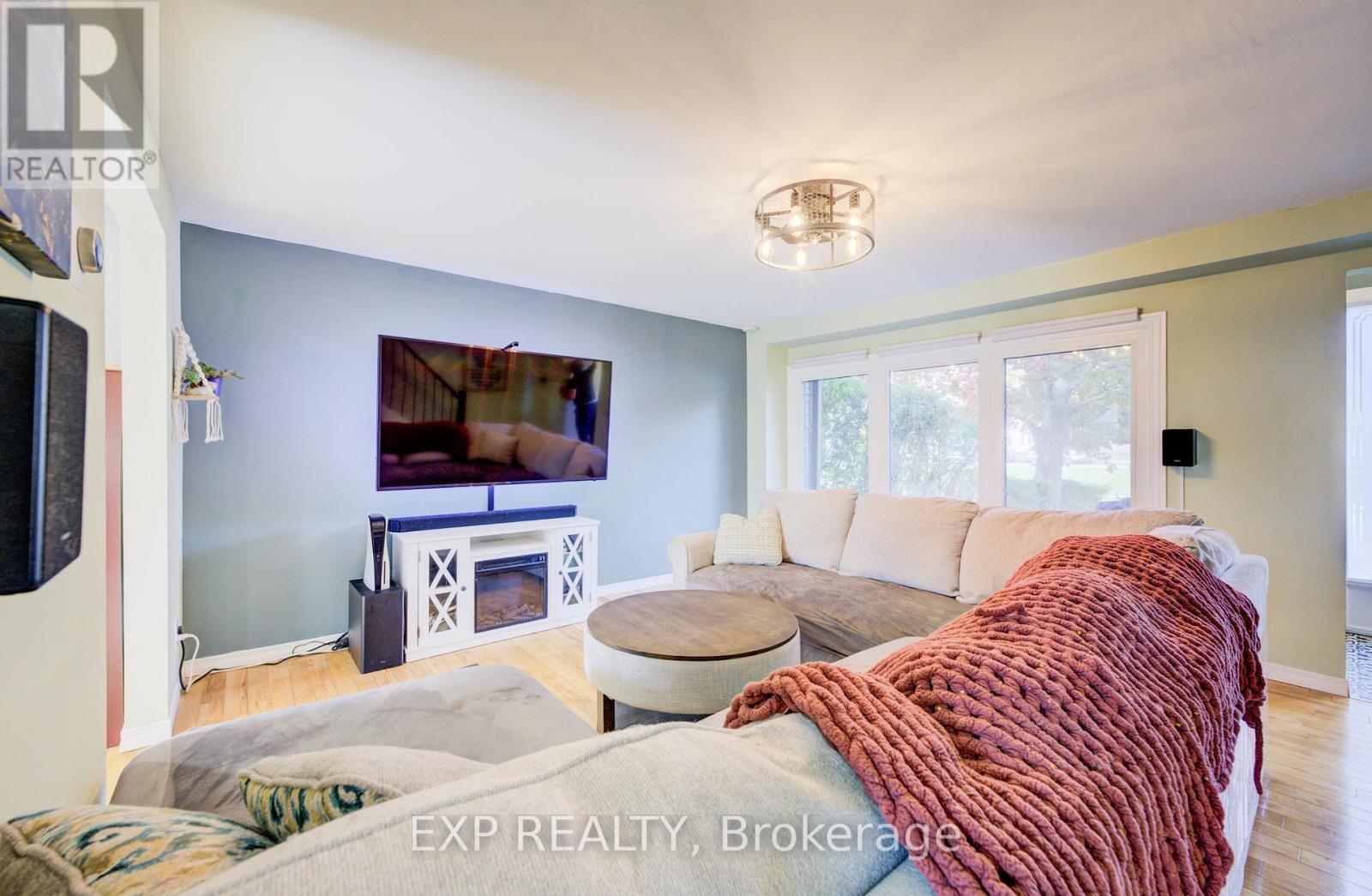 215 Preston Parkway, Cambridge, Ontario  N3H 4Z5 - Photo 6 - X12486463