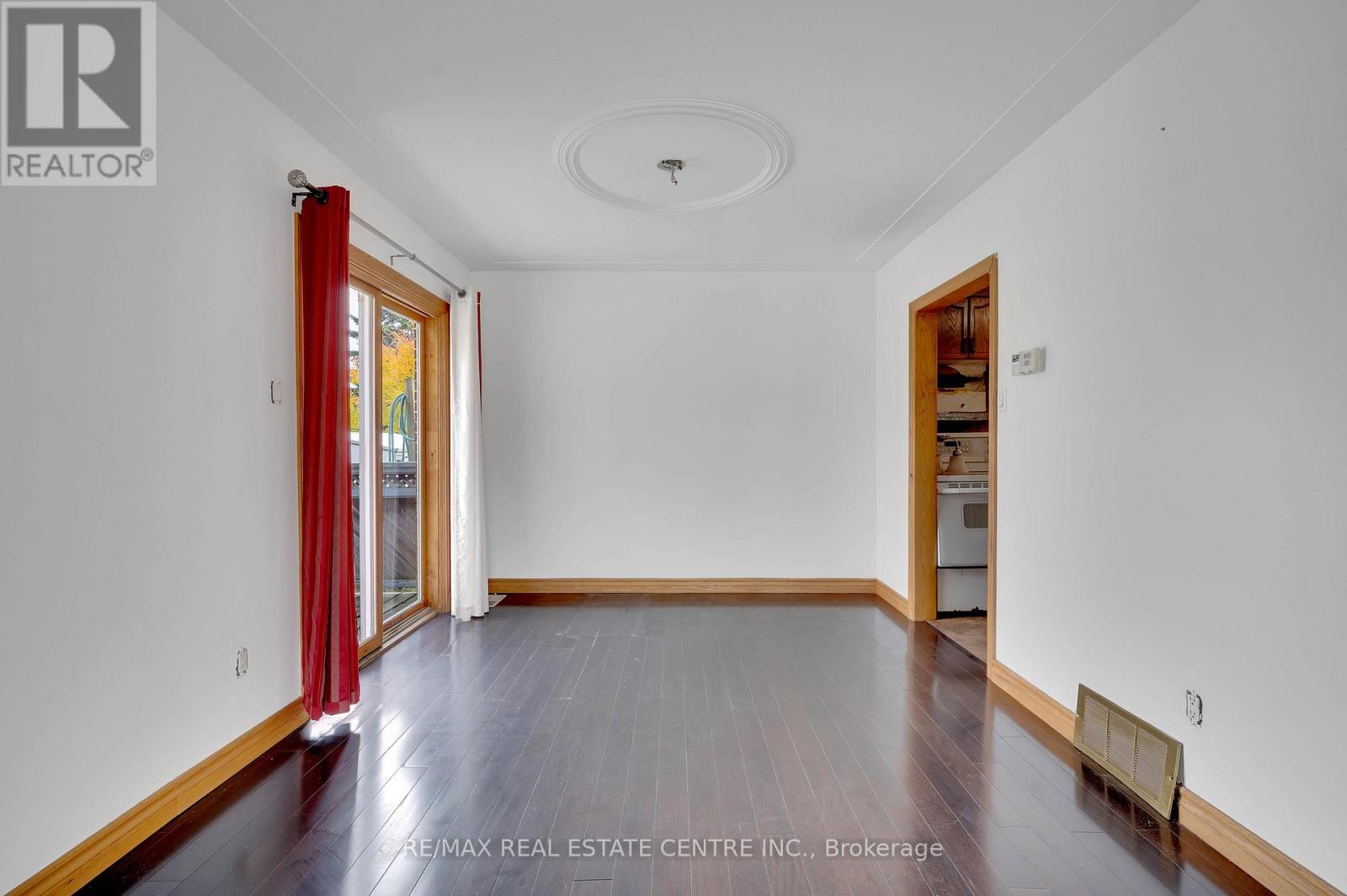 18 Kingston Crescent, Kitchener, Ontario  N2B 2T7 - Photo 14 - X12486469