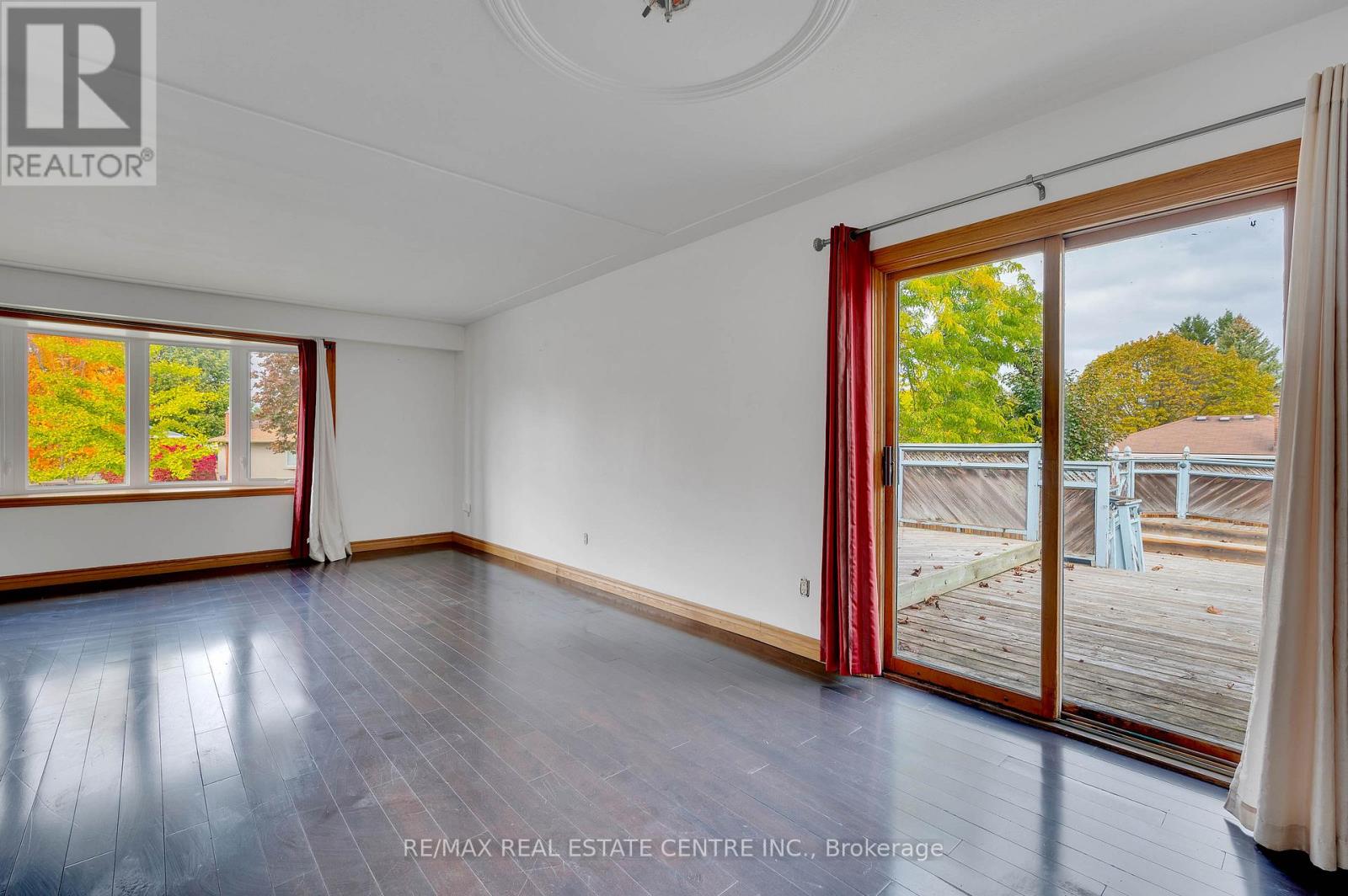 18 Kingston Crescent, Kitchener, Ontario  N2B 2T7 - Photo 16 - X12486469