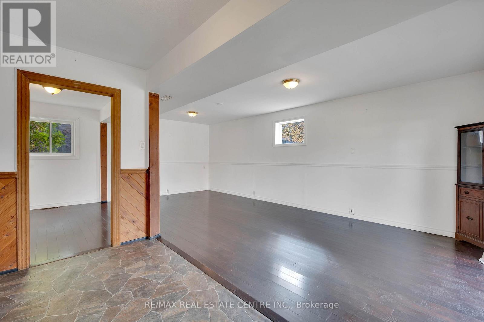 18 Kingston Crescent, Kitchener, Ontario  N2B 2T7 - Photo 20 - X12486469