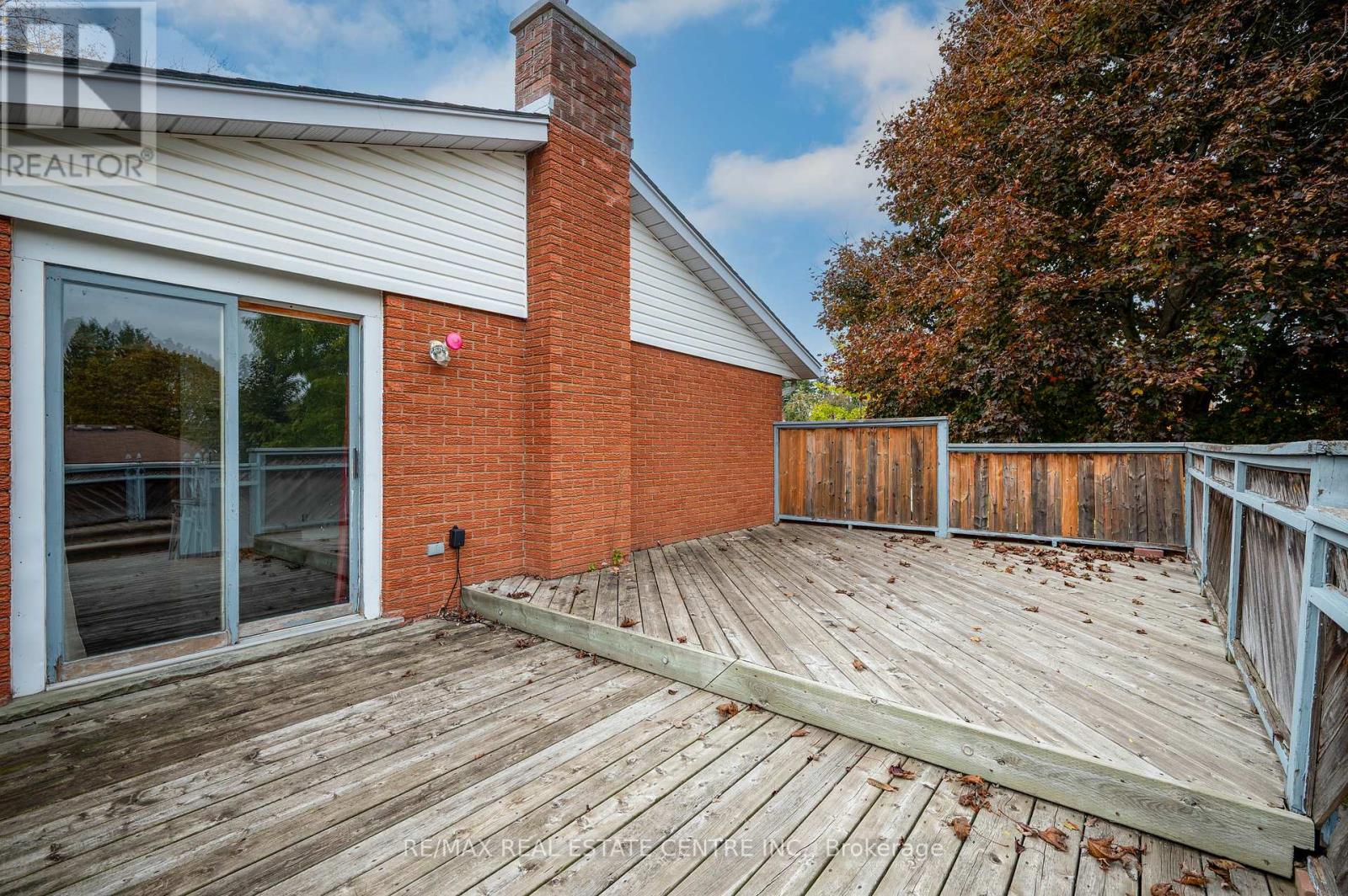 18 Kingston Crescent, Kitchener, Ontario  N2B 2T7 - Photo 35 - X12486469