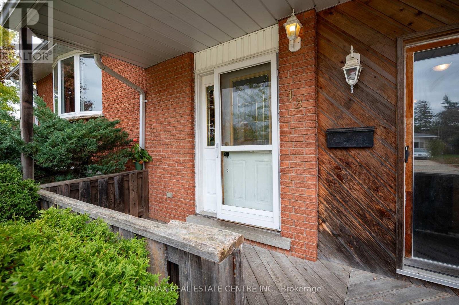 18 Kingston Crescent, Kitchener, Ontario  N2B 2T7 - Photo 8 - X12486469