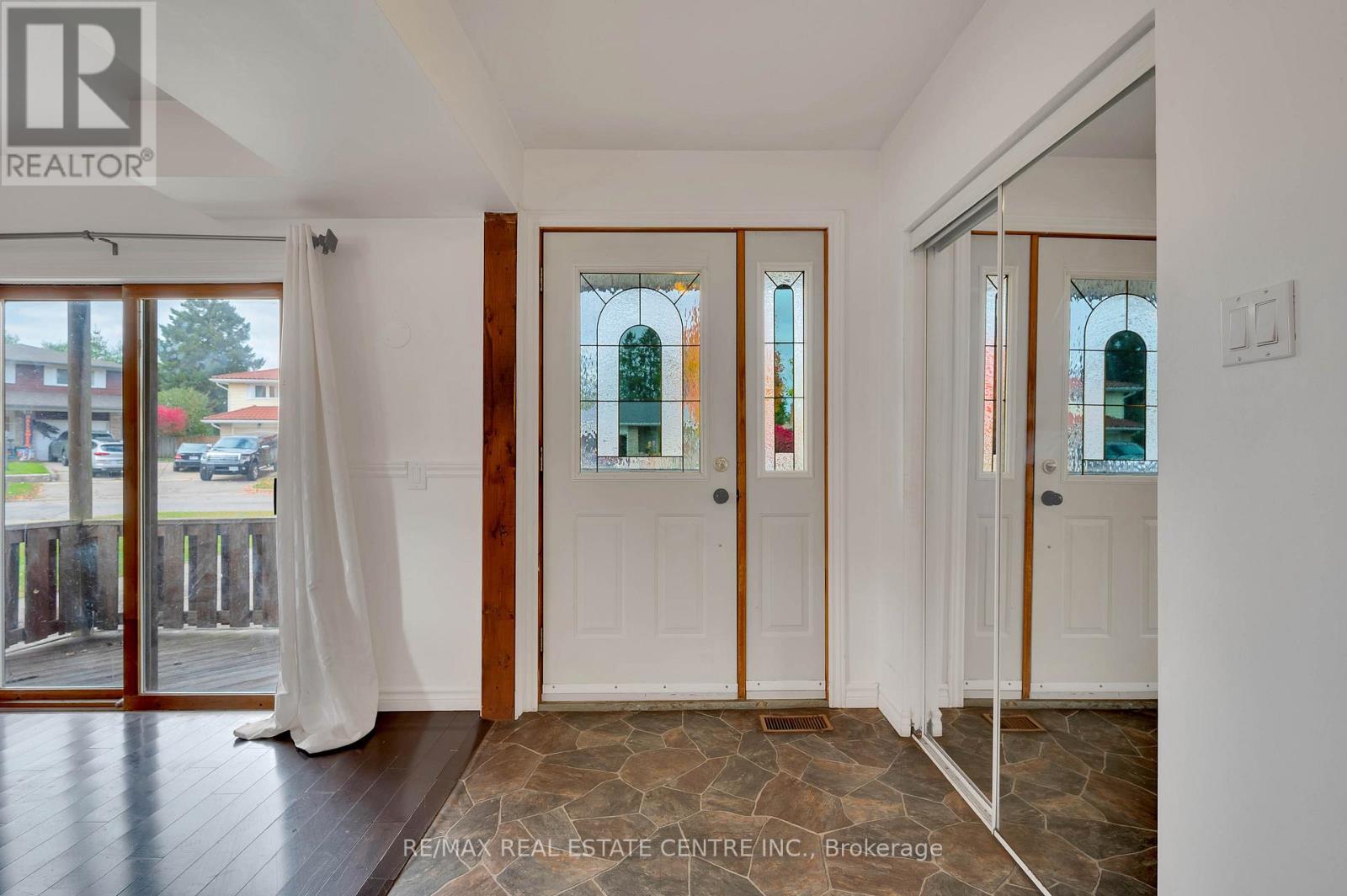 18 Kingston Crescent, Kitchener, Ontario  N2B 2T7 - Photo 9 - X12486469