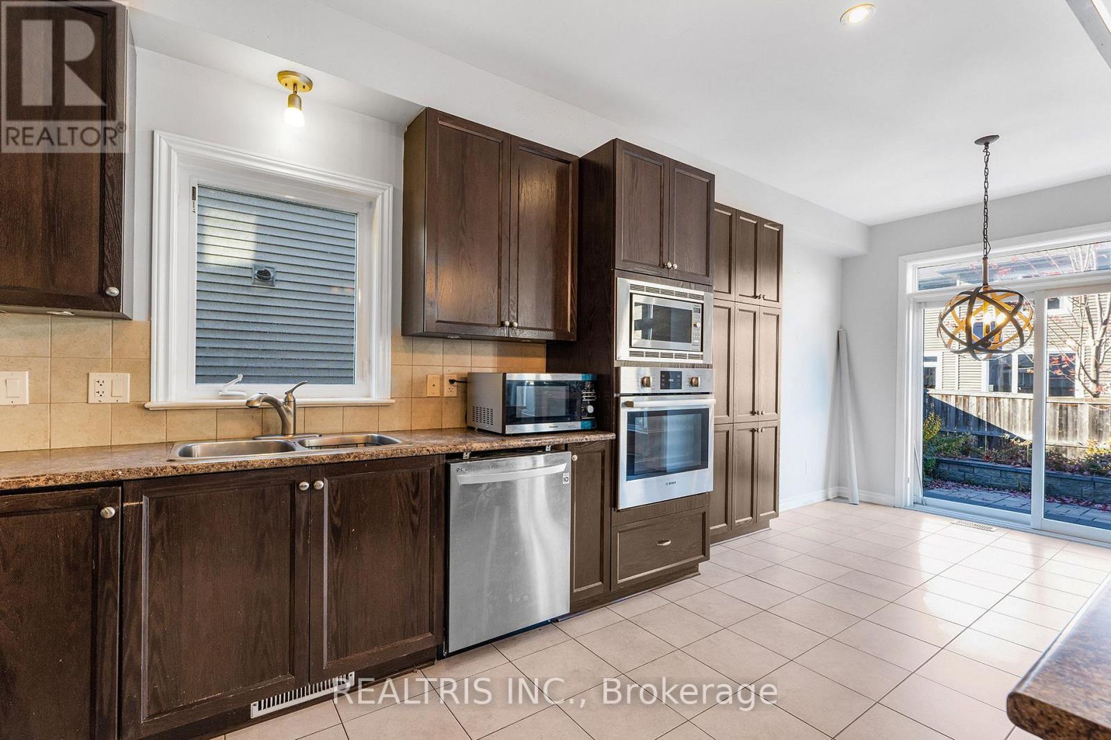 471 Creekview Way, Ottawa, Ontario  K1T 0J4 - Photo 15 - X12486496