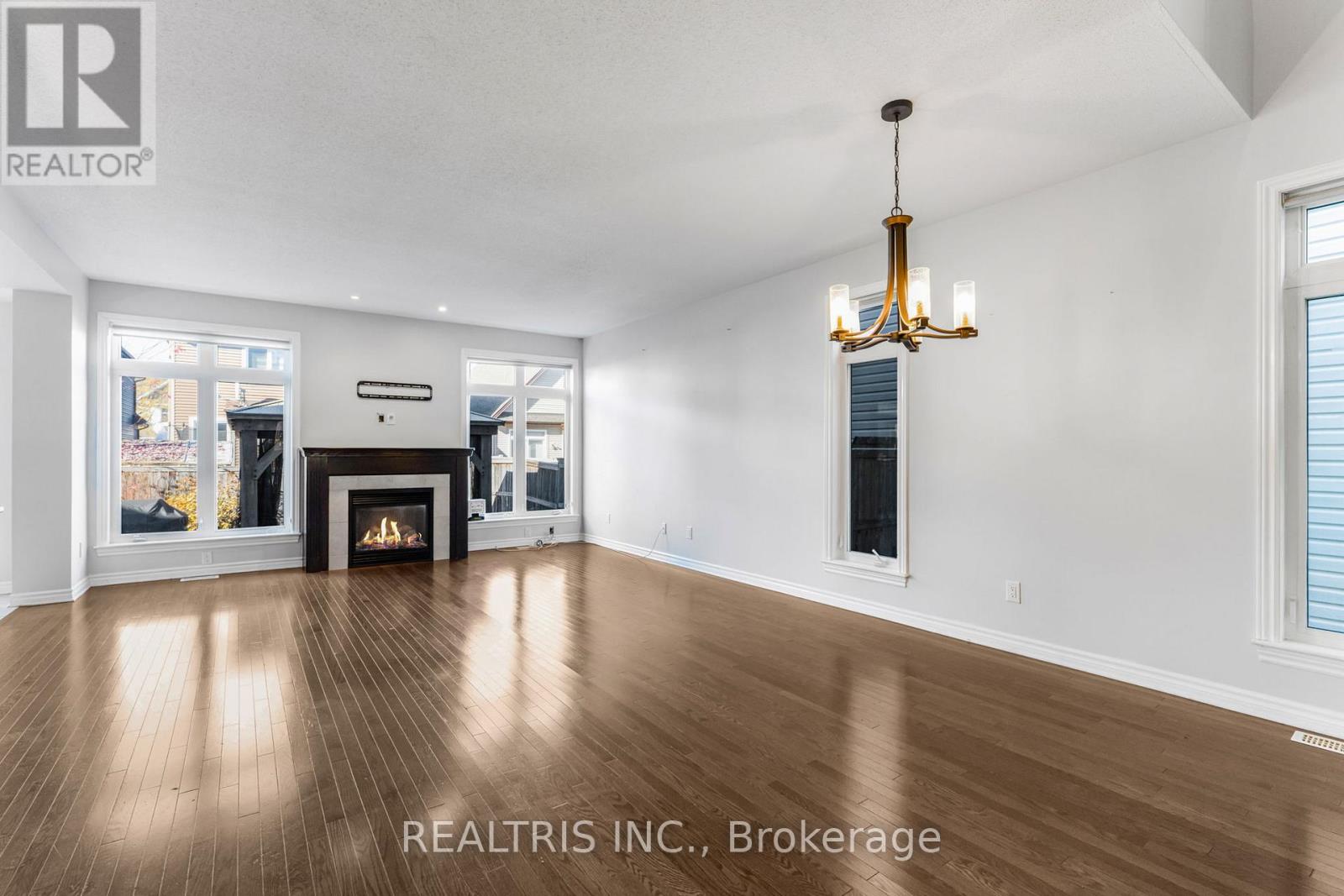 471 Creekview Way, Ottawa, Ontario  K1T 0J4 - Photo 7 - X12486496