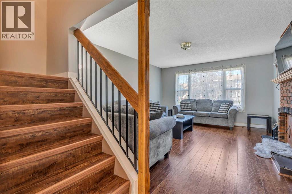 8 Pinelore Place Ne, Calgary, Alberta T1Y 3V8 - Photo 3 - A2253394