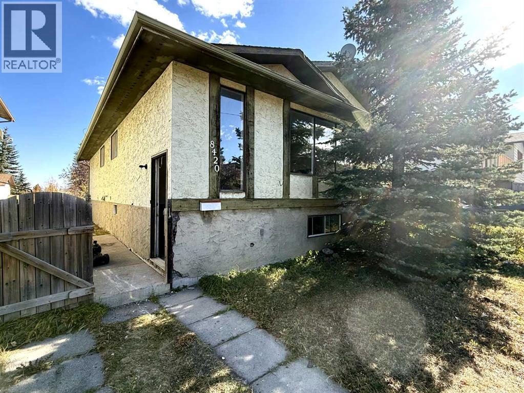 8420 Centre Street N, Calgary, Alberta  T3K 1K7 - Photo 1 - A2267263