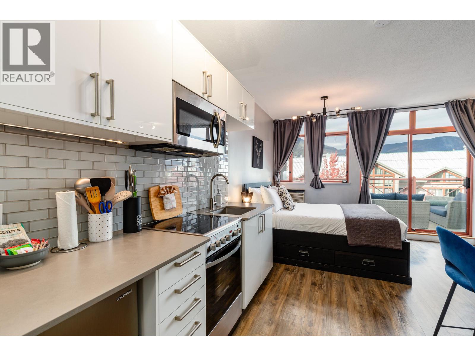 420 4369 Main Street, Whistler, British Columbia  V8E 1B7 - Photo 2 - R3061152