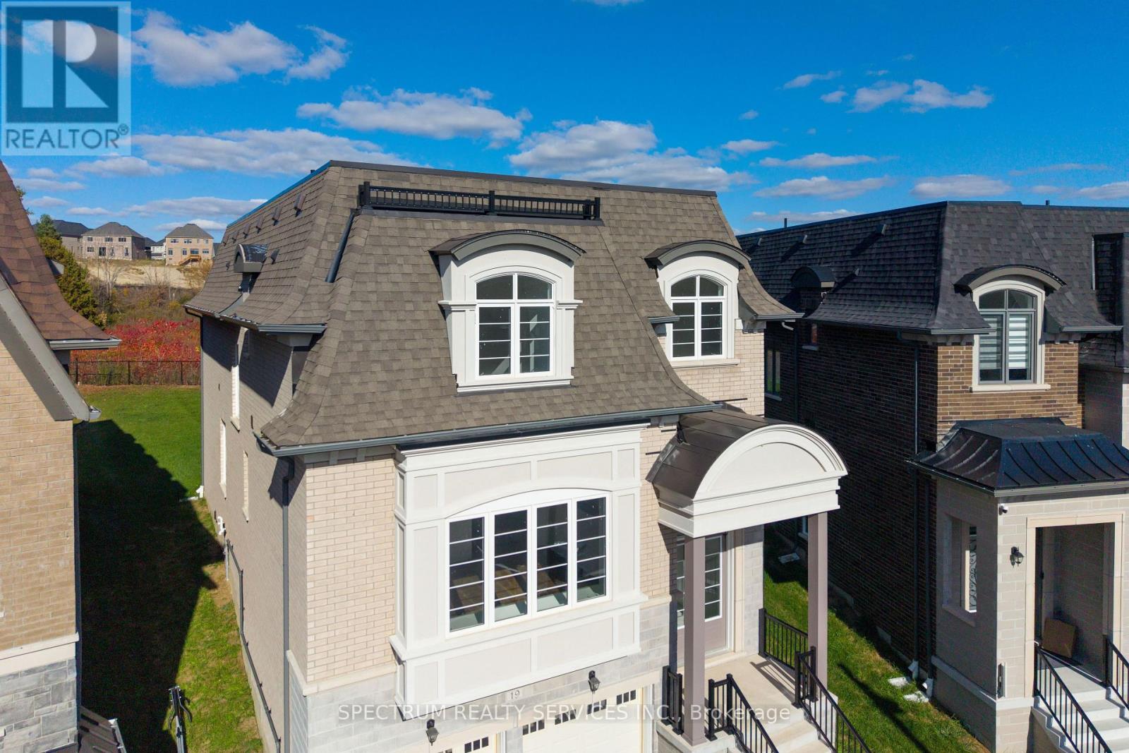 19 Swamp Sparrow Court, Caledon, Ontario  L7C 4M7 - Photo 3 - W12336321