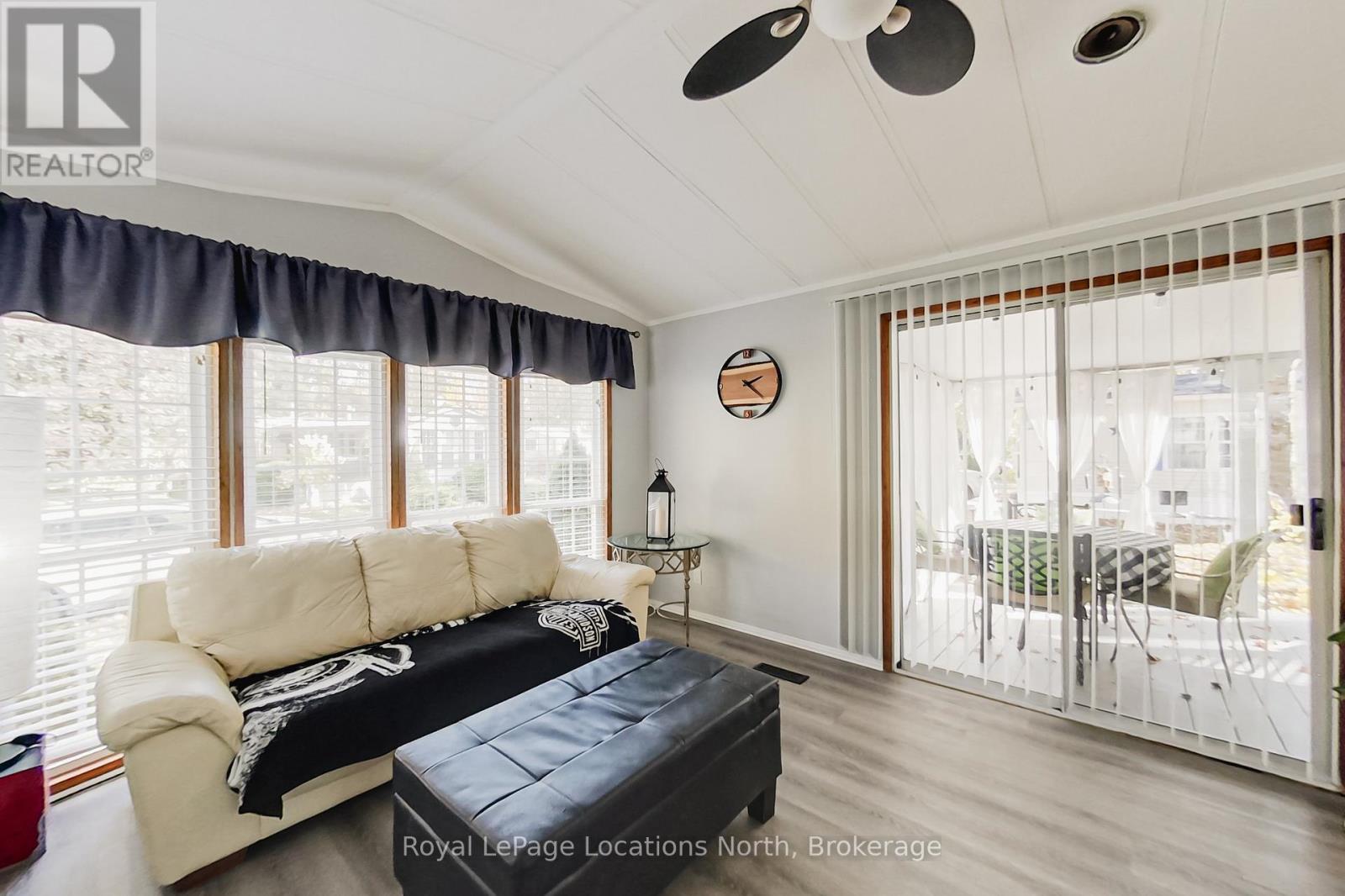 8 Prince Edward Drive, Springwater, Ontario  L0L 1P0 - Photo 10 - S12486591