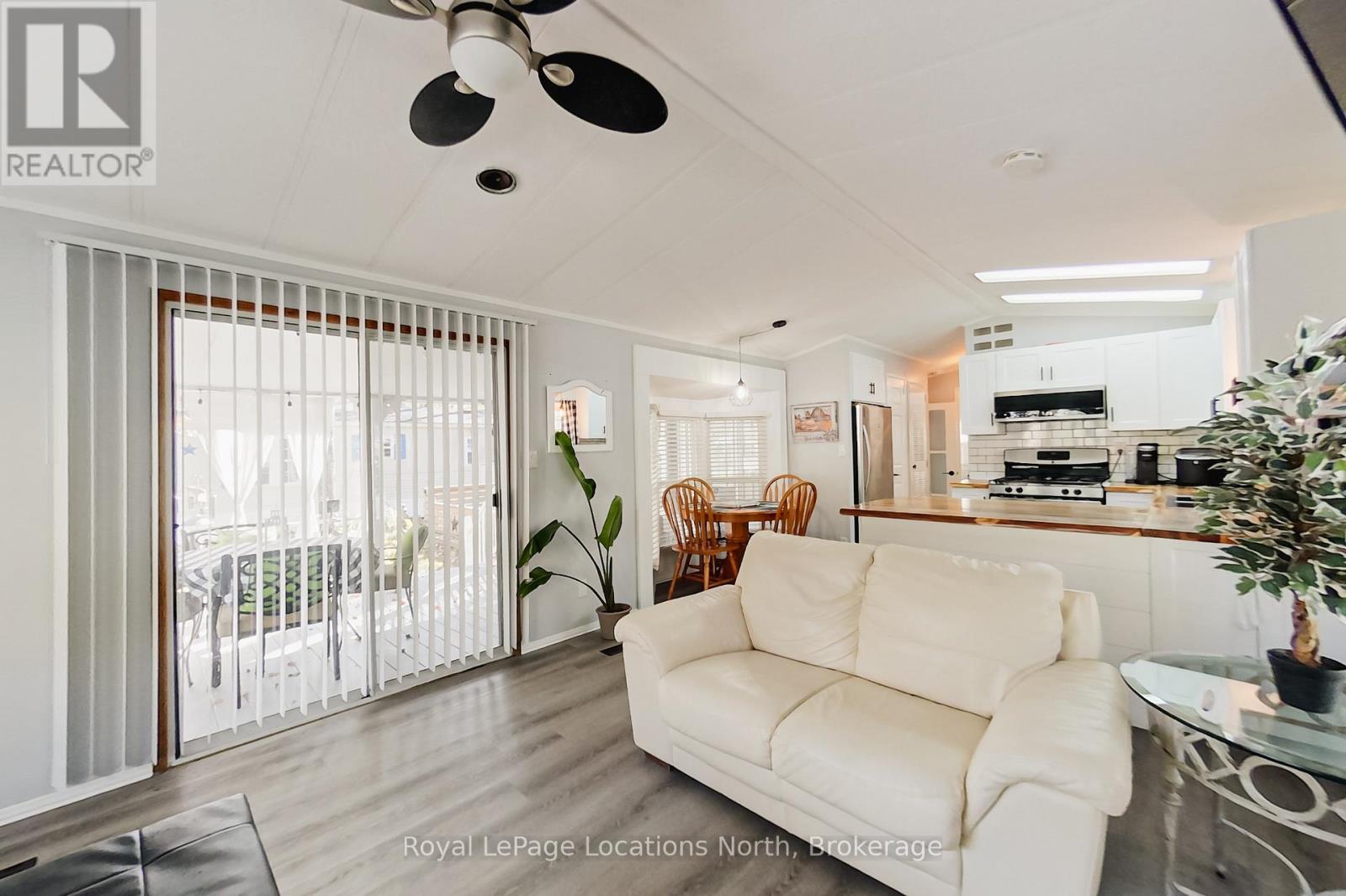 8 Prince Edward Drive, Springwater, Ontario  L0L 1P0 - Photo 11 - S12486591