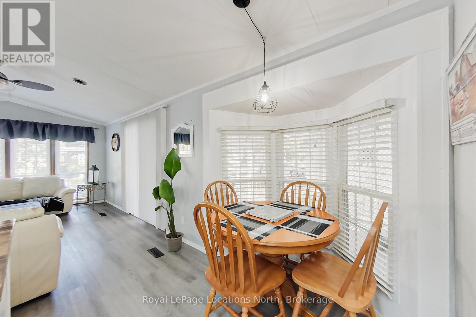 8 Prince Edward Drive, Springwater, Ontario  L0L 1P0 - Photo 15 - S12486591