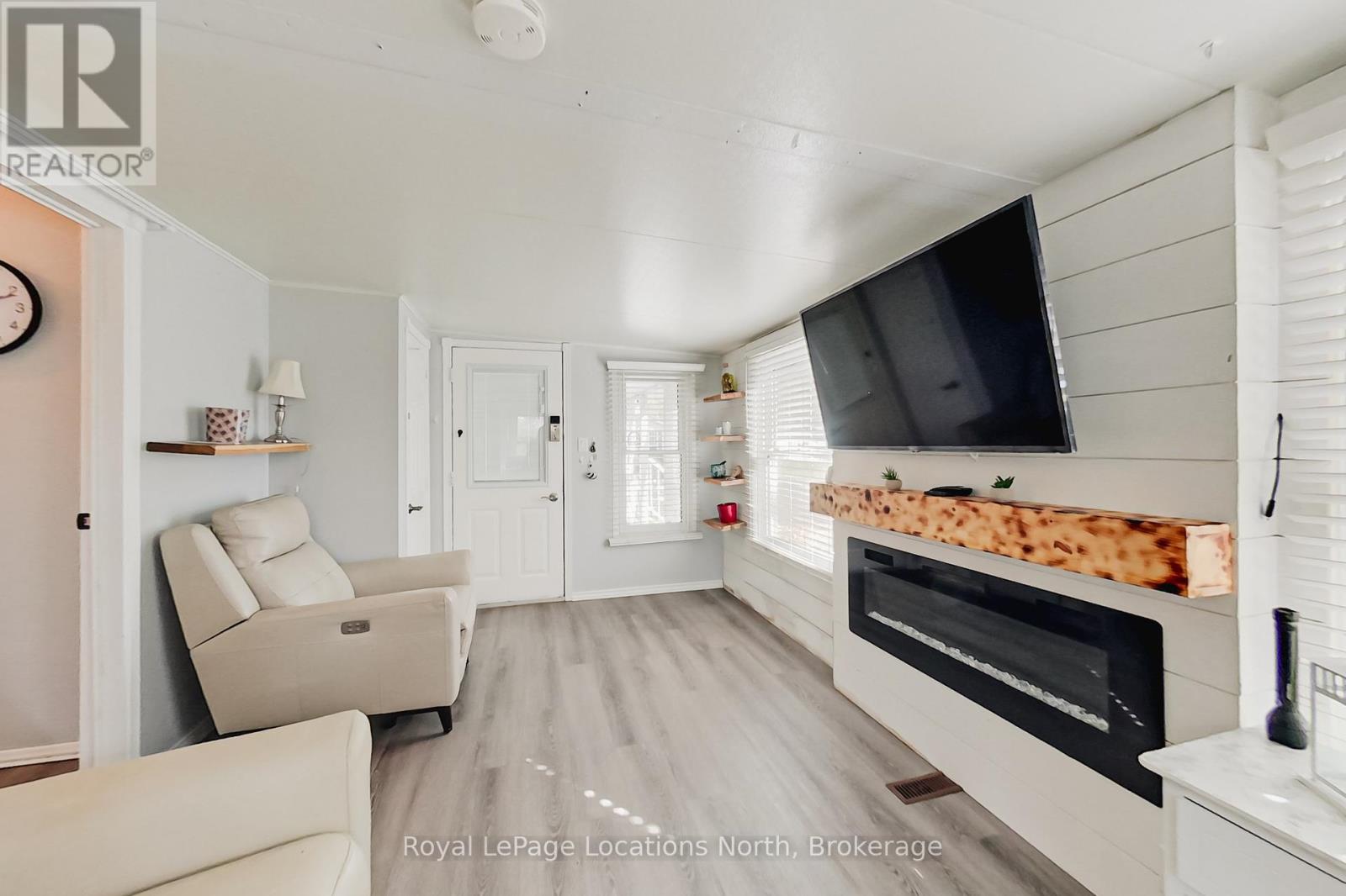 8 Prince Edward Drive, Springwater, Ontario  L0L 1P0 - Photo 16 - S12486591